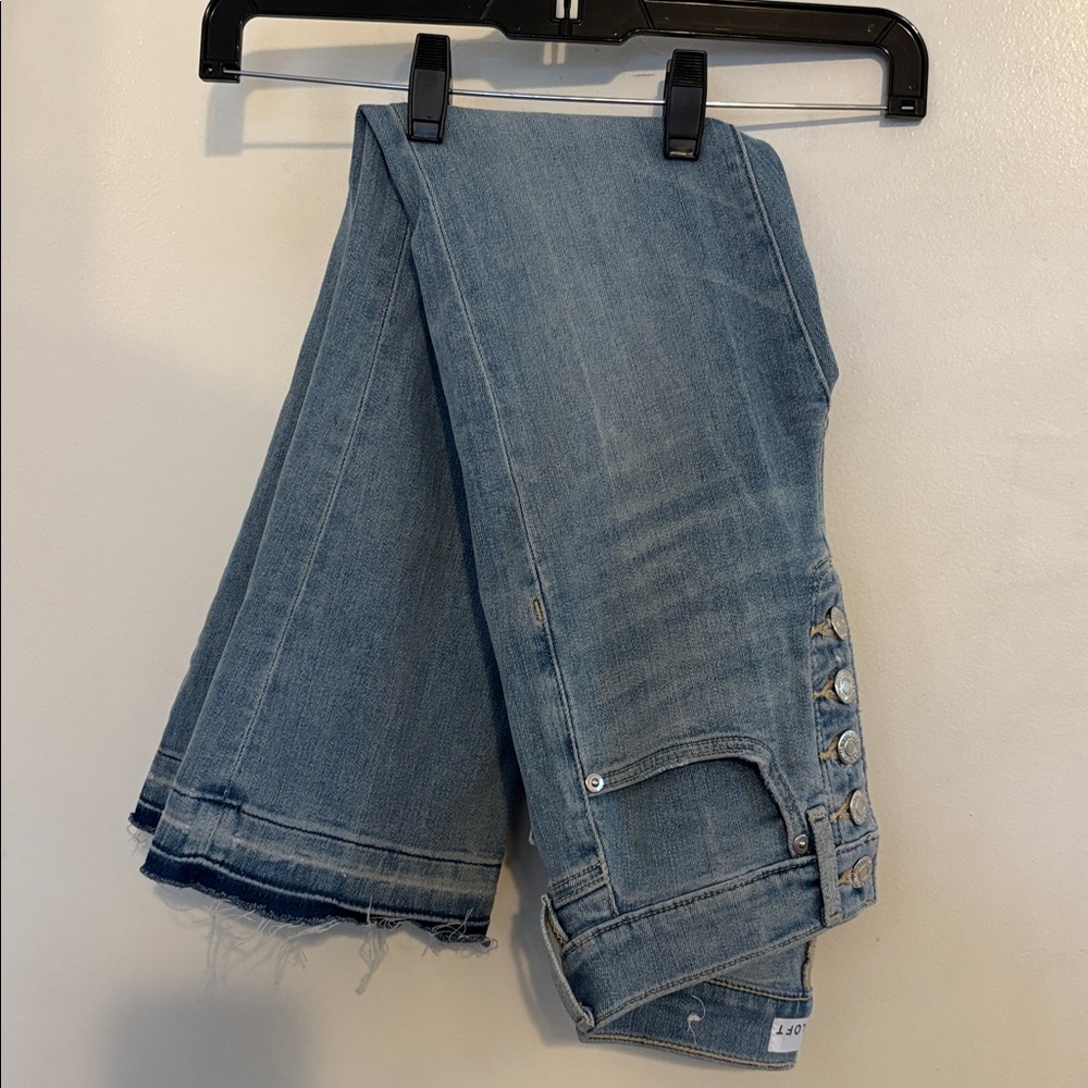 Loft Light Wash Let Down Exposed Button Fly Hem Kick Crop Jeans 00 / 24 Petite - Picture 9 of 11